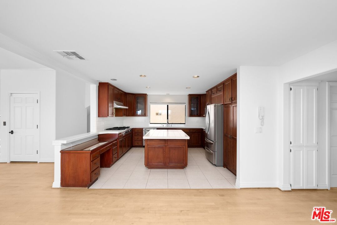 6206 Pacific Avenue, Unit 2 Playa del Rey, CA 90293 - Photo 4 of 33