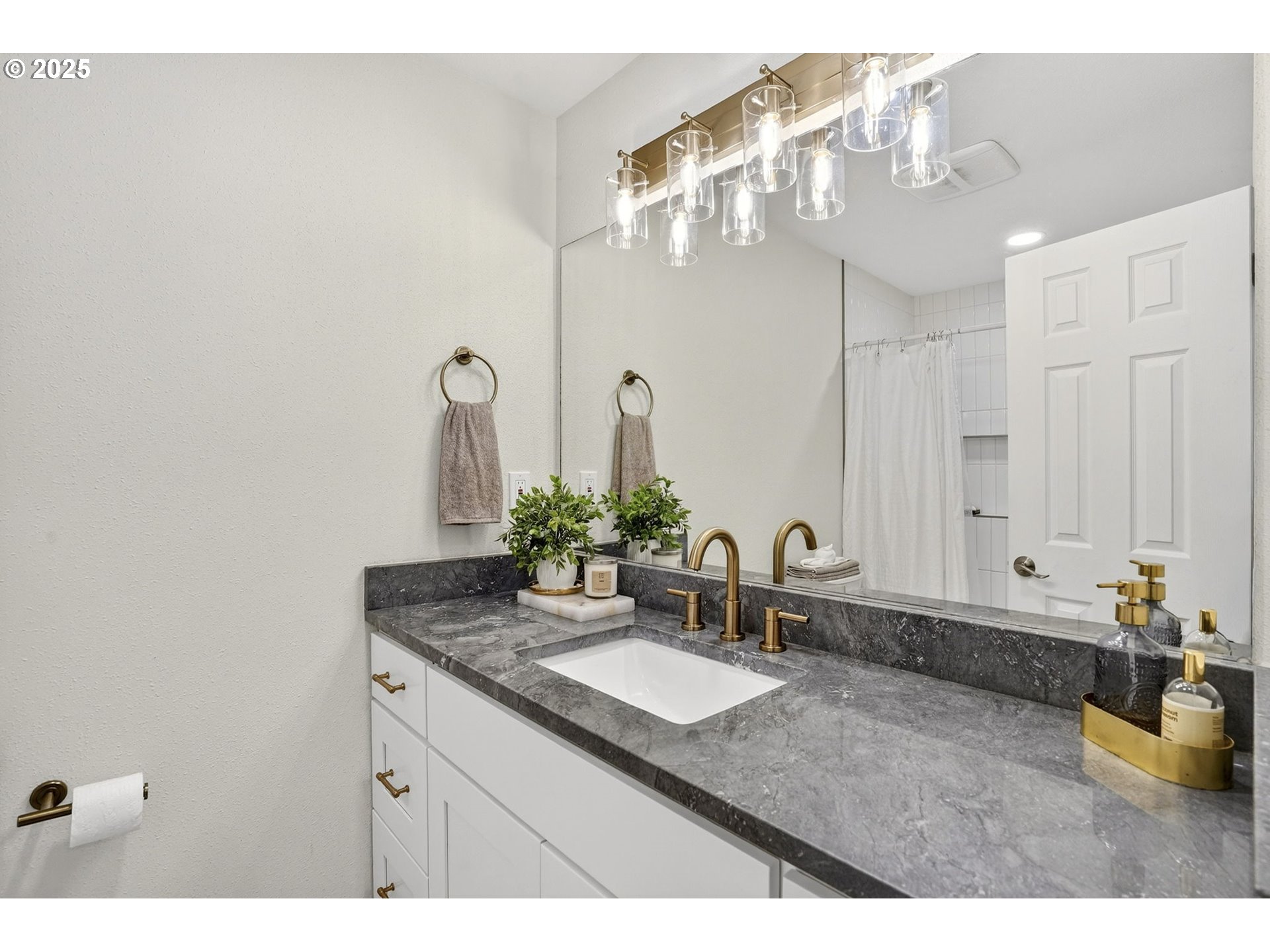 25297 East Welches Road, Unit 45 Welches, OR 97067 - Photo 22 of 39 Bathroom