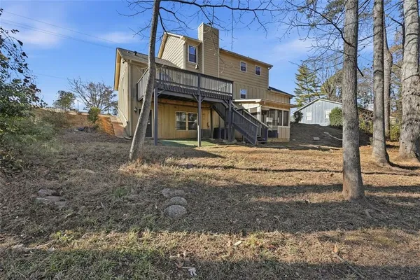 a view of a house with a yard