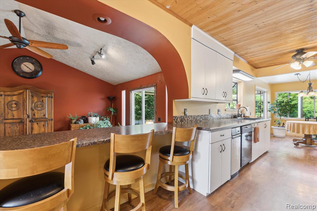 265 Airport Road Waterford, MI 48327 - Photo 9 of 47 Gallery Image 9