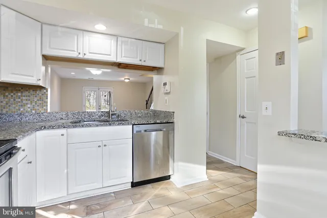 $2,700 | 9658 Stirling Bridge Drive, Columbia, MD 21046