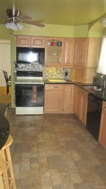 14850 Stahelin Road Detroit, MI 48223 - Photo 9 of 25 IMG_2336.JPG
