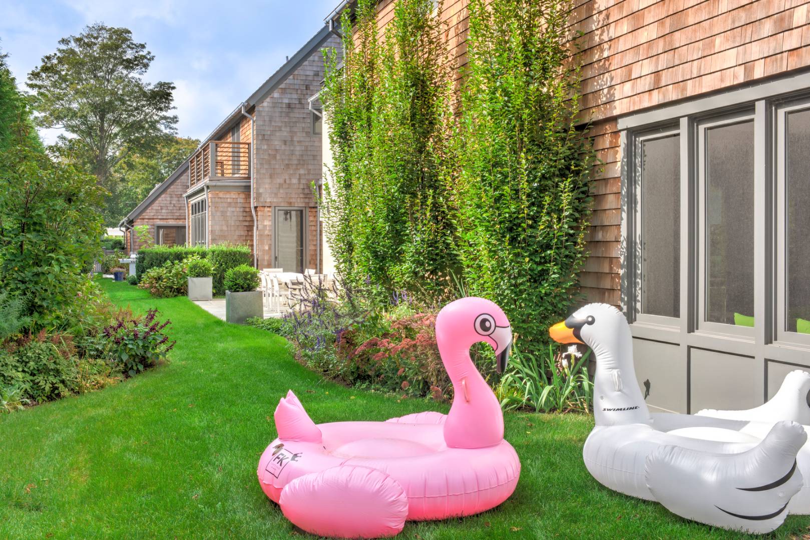 83 School Street Bridgehampton, NY 11932 - Photo 19 of 19 a backyard of a house with table and chairs