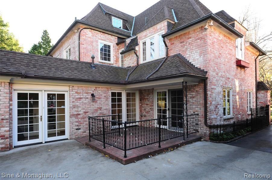 160 Touraine Road Grosse Pointe, MI 48236 - Photo 14 of 49 DSC_2232_1_6x9_100dpi.jpg