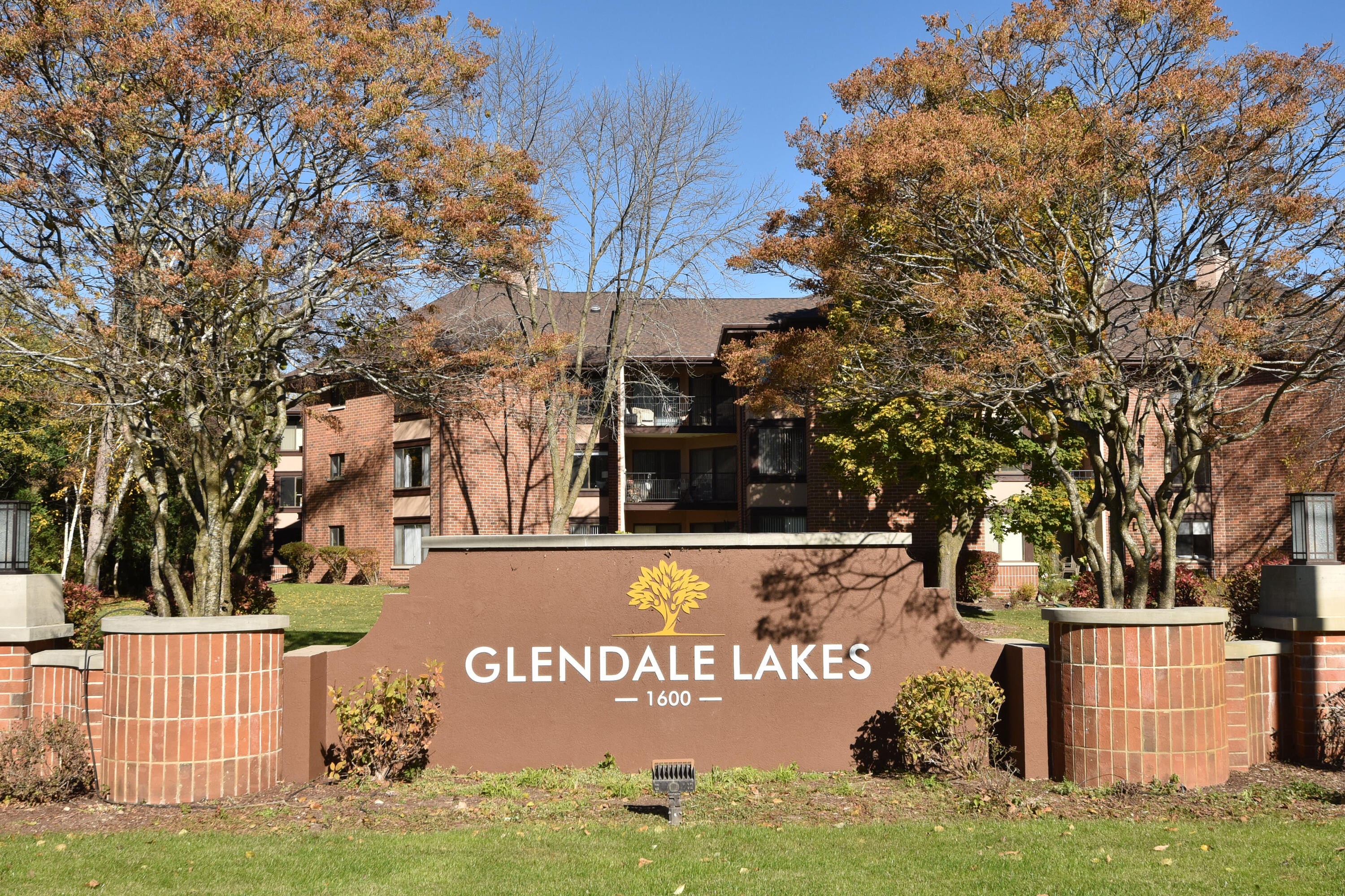 Welcome to Glendale Lakes