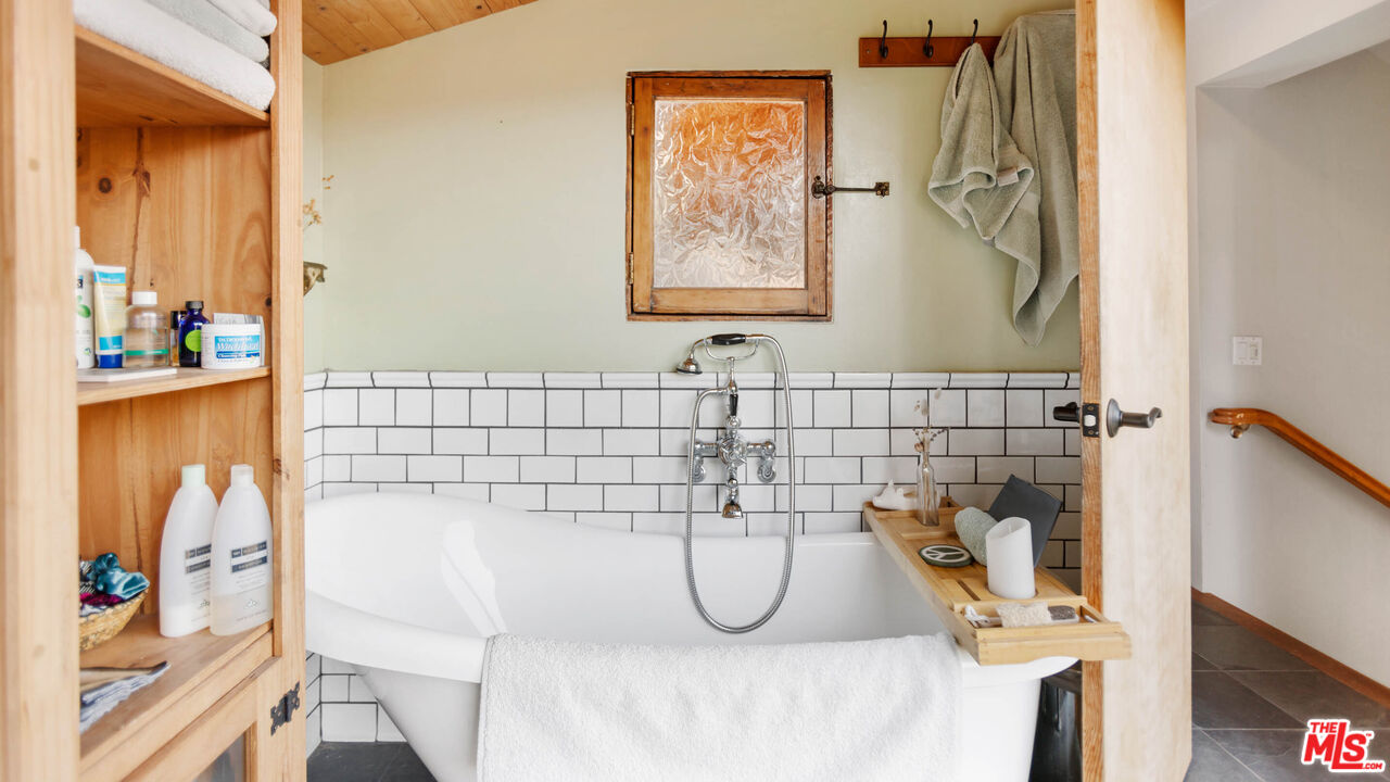 20006 Valley View Drive Topanga, CA 90290 - Photo 12 of 39