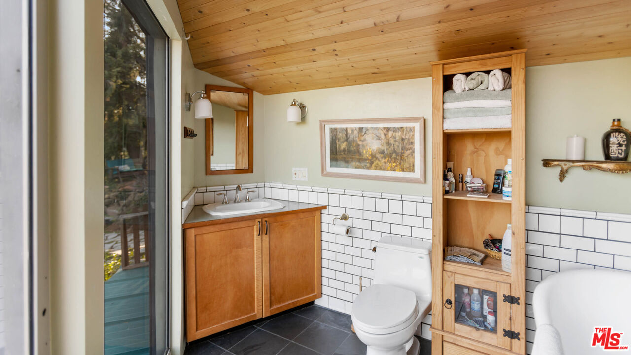 20006 Valley View Drive Topanga, CA 90290 - Photo 13 of 39