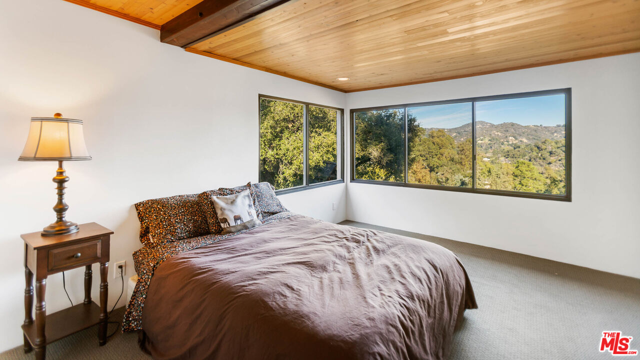 20006 Valley View Drive Topanga, CA 90290 - Photo 15 of 39