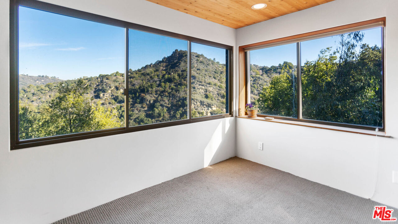 20006 Valley View Drive Topanga, CA 90290 - Photo 16 of 39