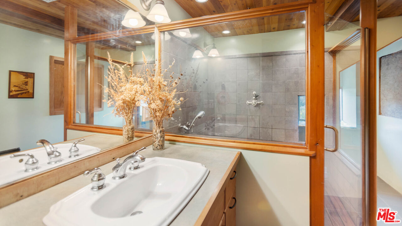 20006 Valley View Drive Topanga, CA 90290 - Photo 19 of 39