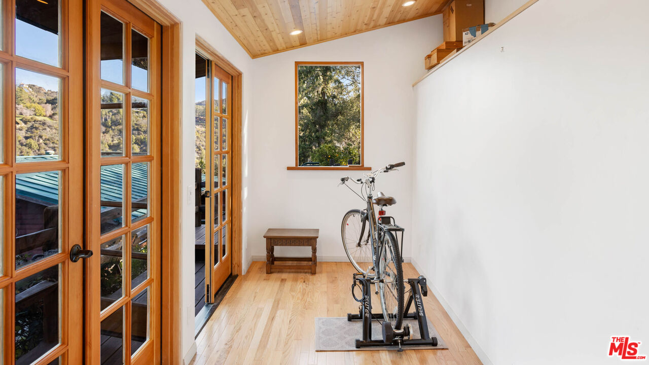 20006 Valley View Drive Topanga, CA 90290 - Photo 23 of 39