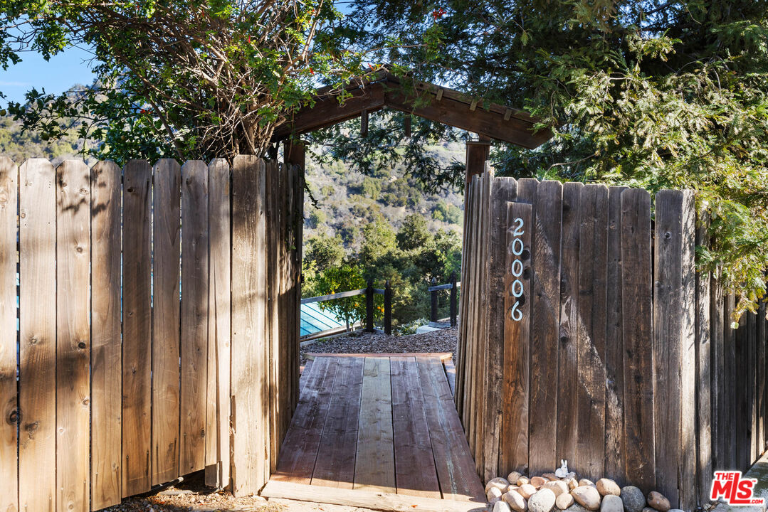 20006 Valley View Drive Topanga, CA 90290 - Photo 26 of 39