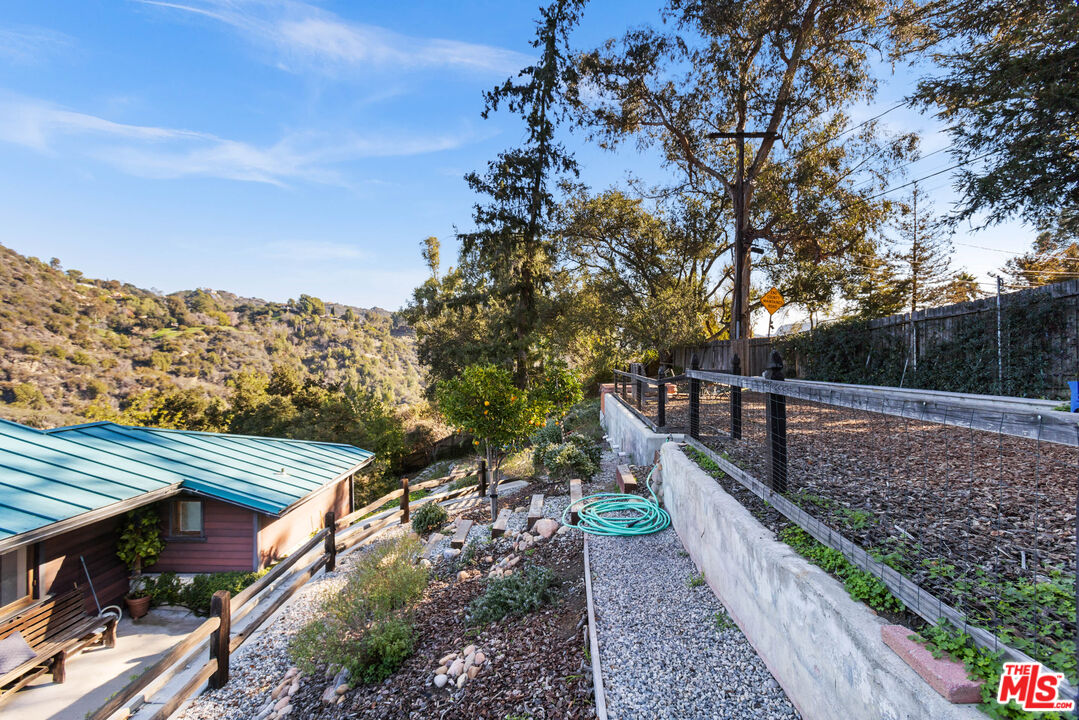 20006 Valley View Drive Topanga, CA 90290 - Photo 28 of 39