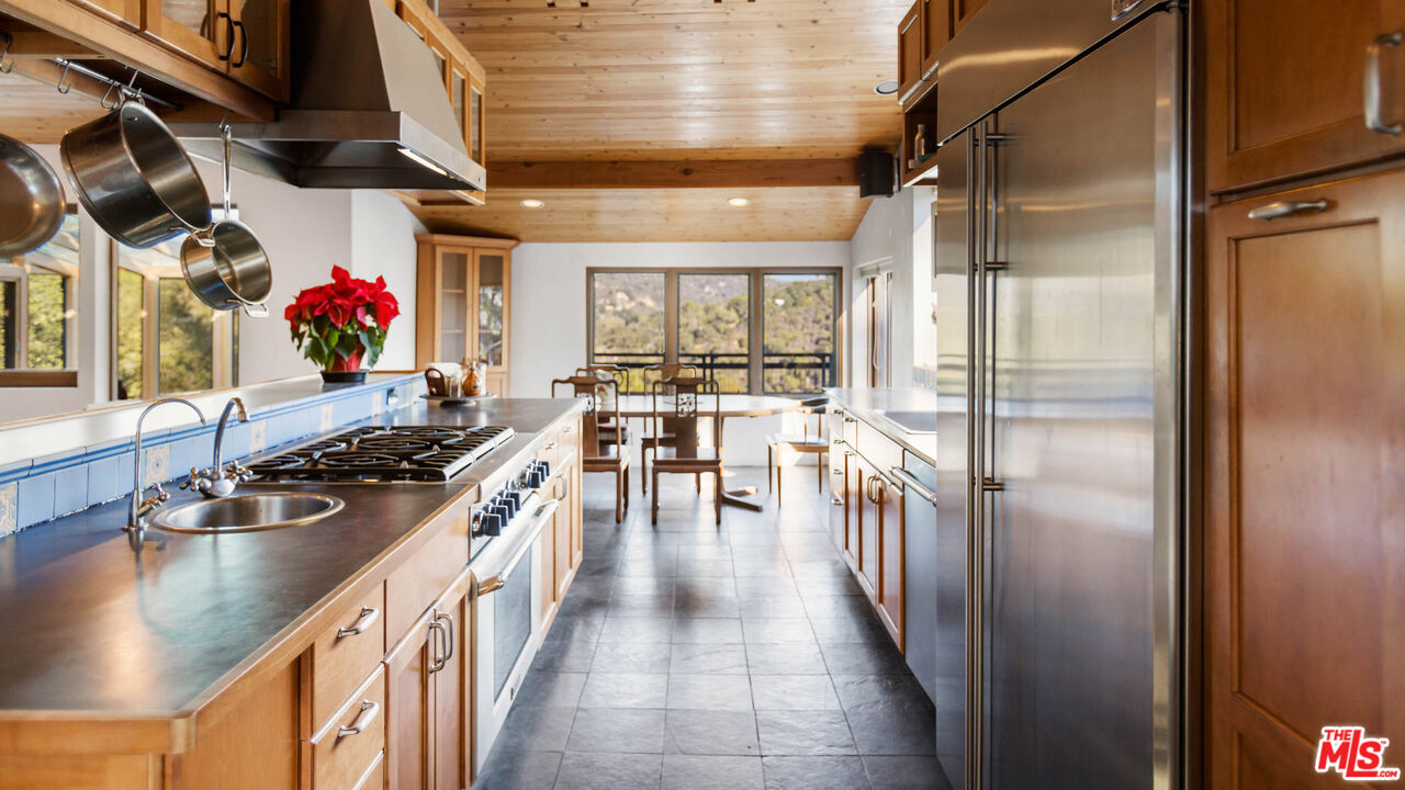 20006 Valley View Drive Topanga, CA 90290 - Photo 3 of 39