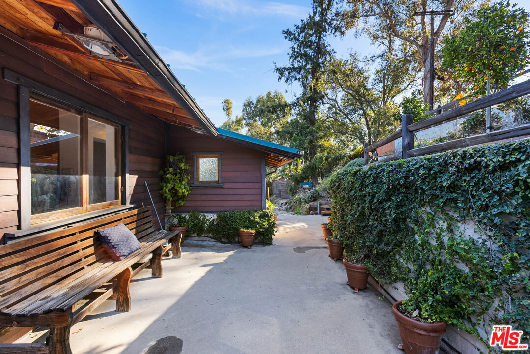 20006 Valley View Drive Topanga, CA 90290 - Photo 35 of 39