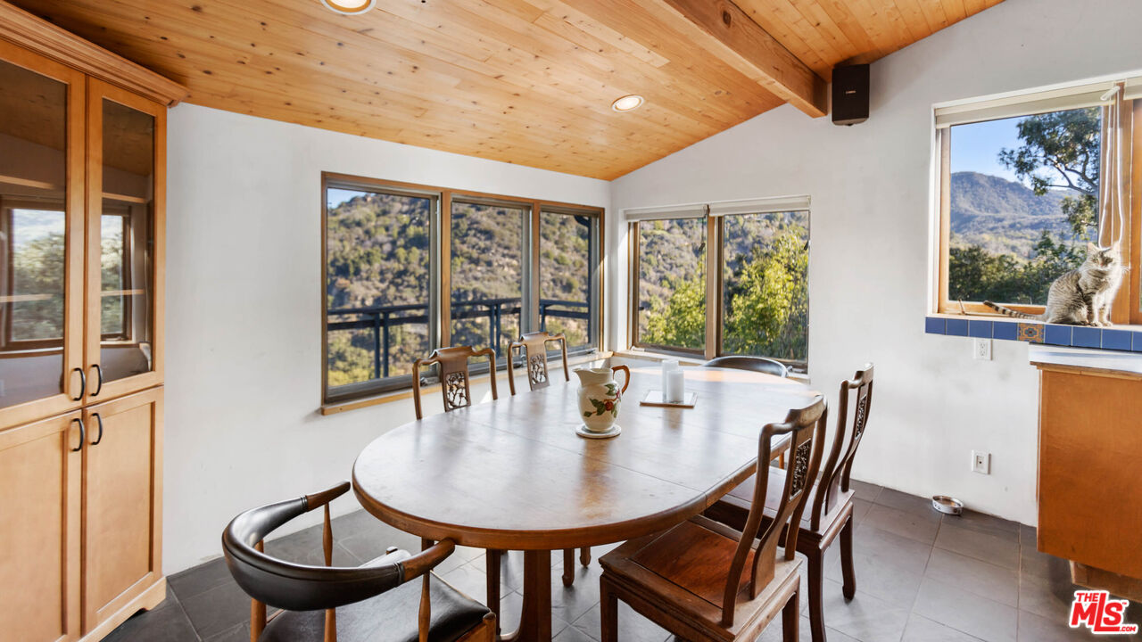 20006 Valley View Drive Topanga, CA 90290 - Photo 9 of 39