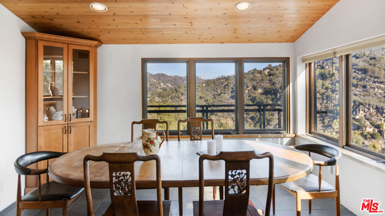 20006 Valley View Drive Topanga, CA 90290 - Photo 10 of 39