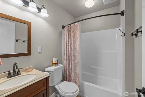 $599,900 | 21550 North Terra Lane Southeast, Yelm, WA 98597