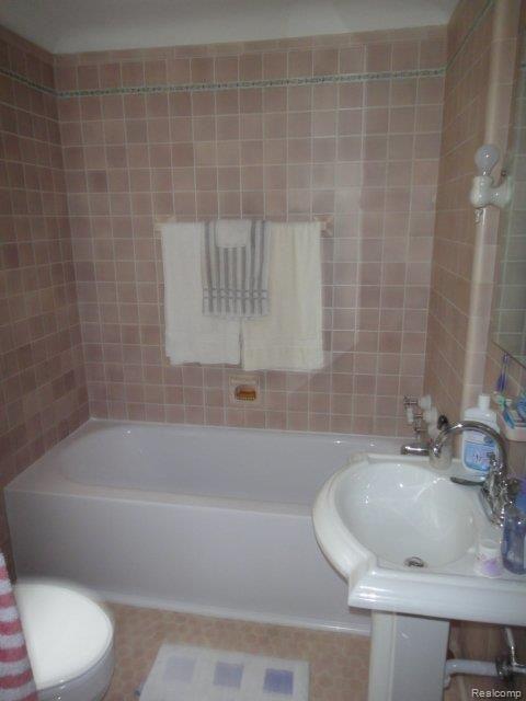 20000 Renfrew Road Detroit, MI 48221 - Photo 15 of 25 Main Bath