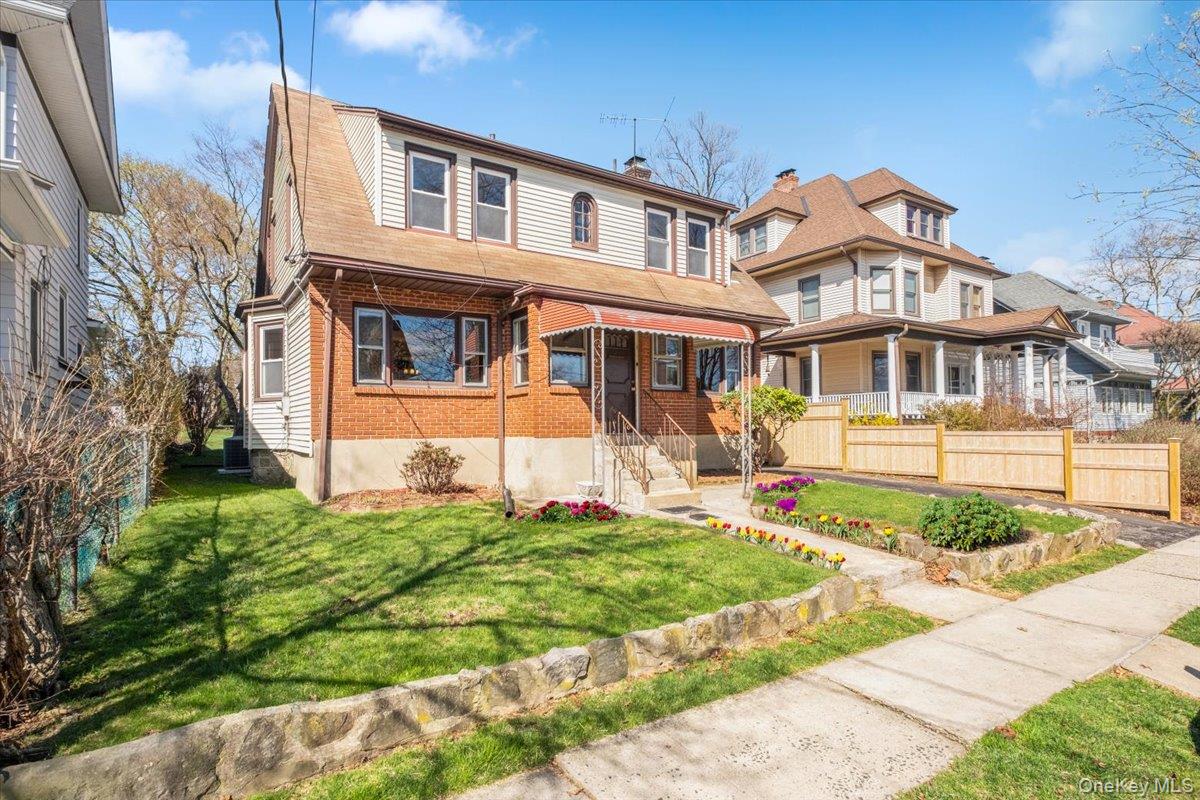 18 Faneuil Place New Rochelle, NY 10801 - Photo 2 of 40