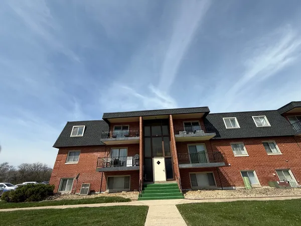 $59,900 | 3014 171st Street, Unit D1, Hazel Crest, IL 60429