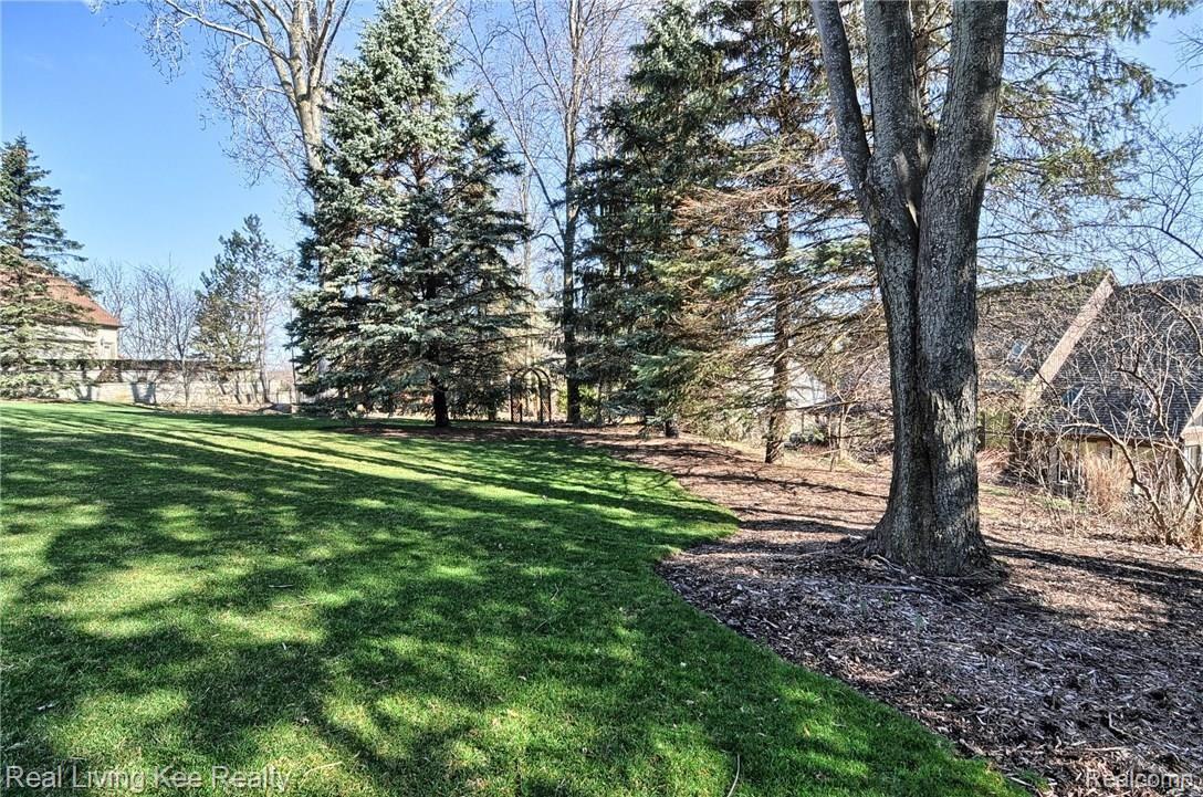 1464 Highpoint Court Rochester, MI 48306 - Photo 41 of 43 Backyard_2nd_View.jpg