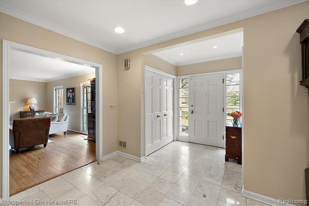 536 Middlesex Road Grosse Pointe Park, MI 48230 - Photo 4 of 47