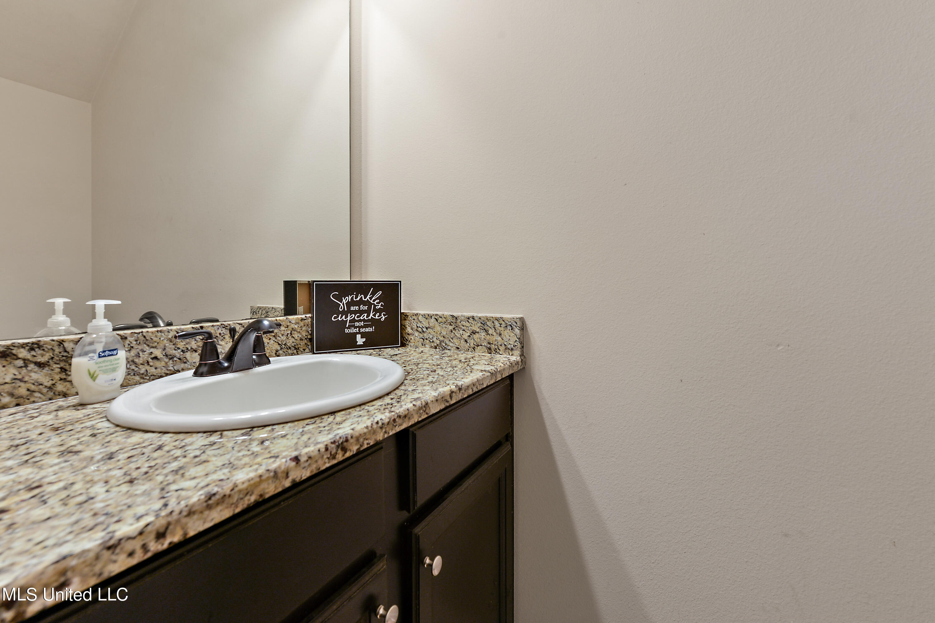 15096 Ranier Avenue Gulfport, MS 39503 - Photo 12 of 27 007 (1)