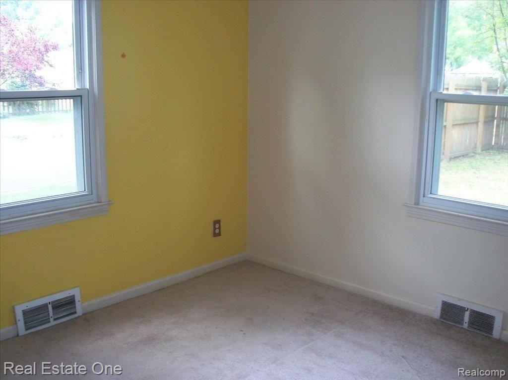 449 Stratford Road Ferndale, MI 48220 - Photo 6 of 8 bed 2