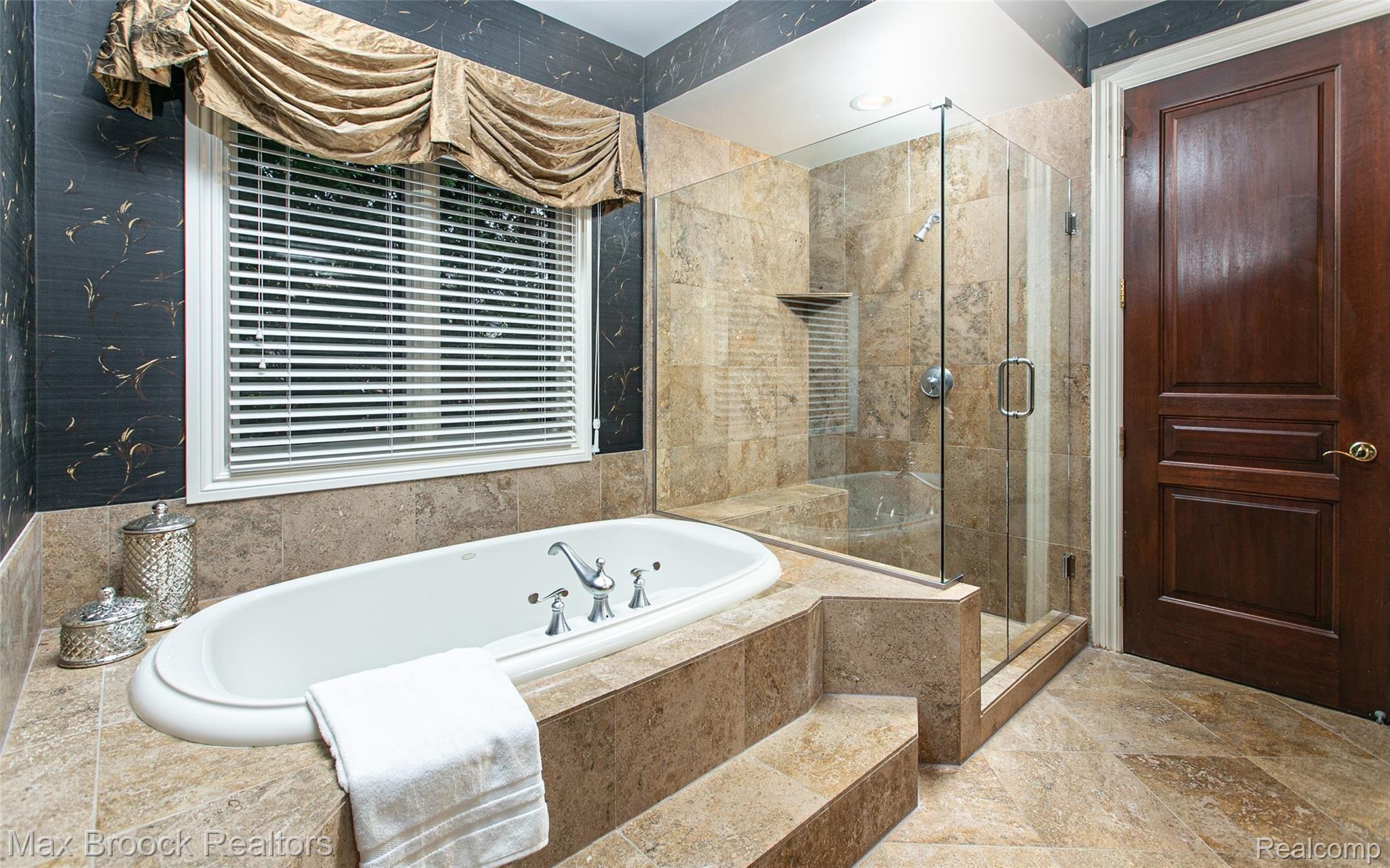 4865 Crestone Way Rochester, MI 48306 - Photo 34 of 63 -32.jpg