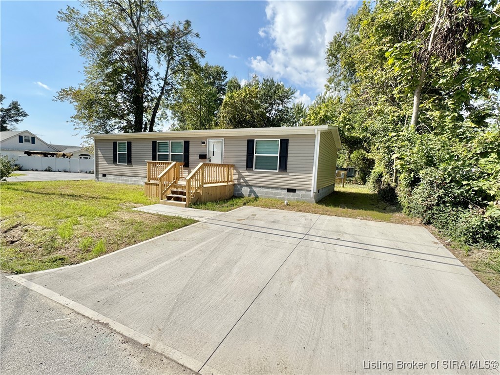 232 South Oak Street Austin, IN 47102 - Photo 2 of 23 Driveway