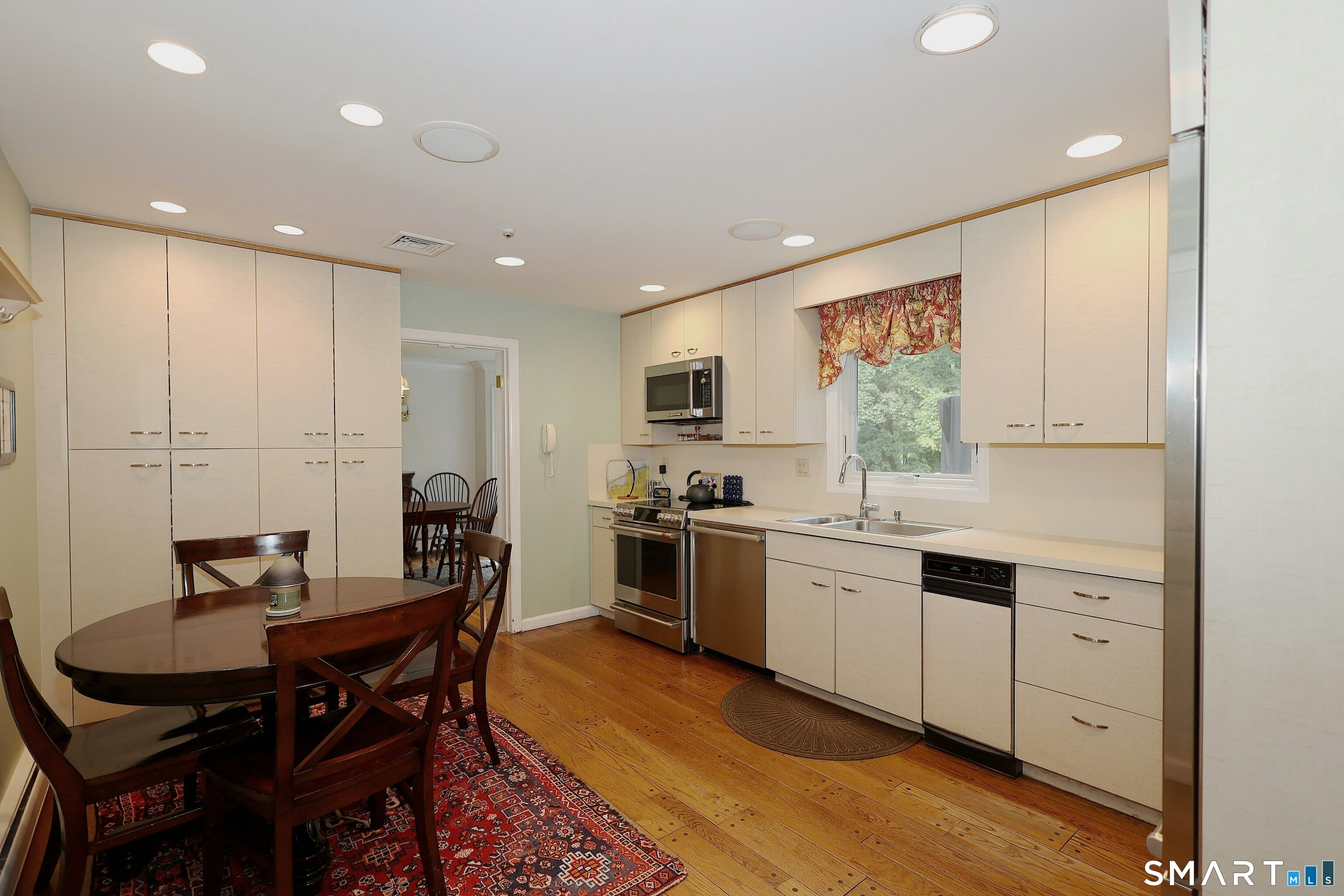 47 Fox Run Road Norwalk, CT 06850 - Photo 17 of 40 Gallery Image 17