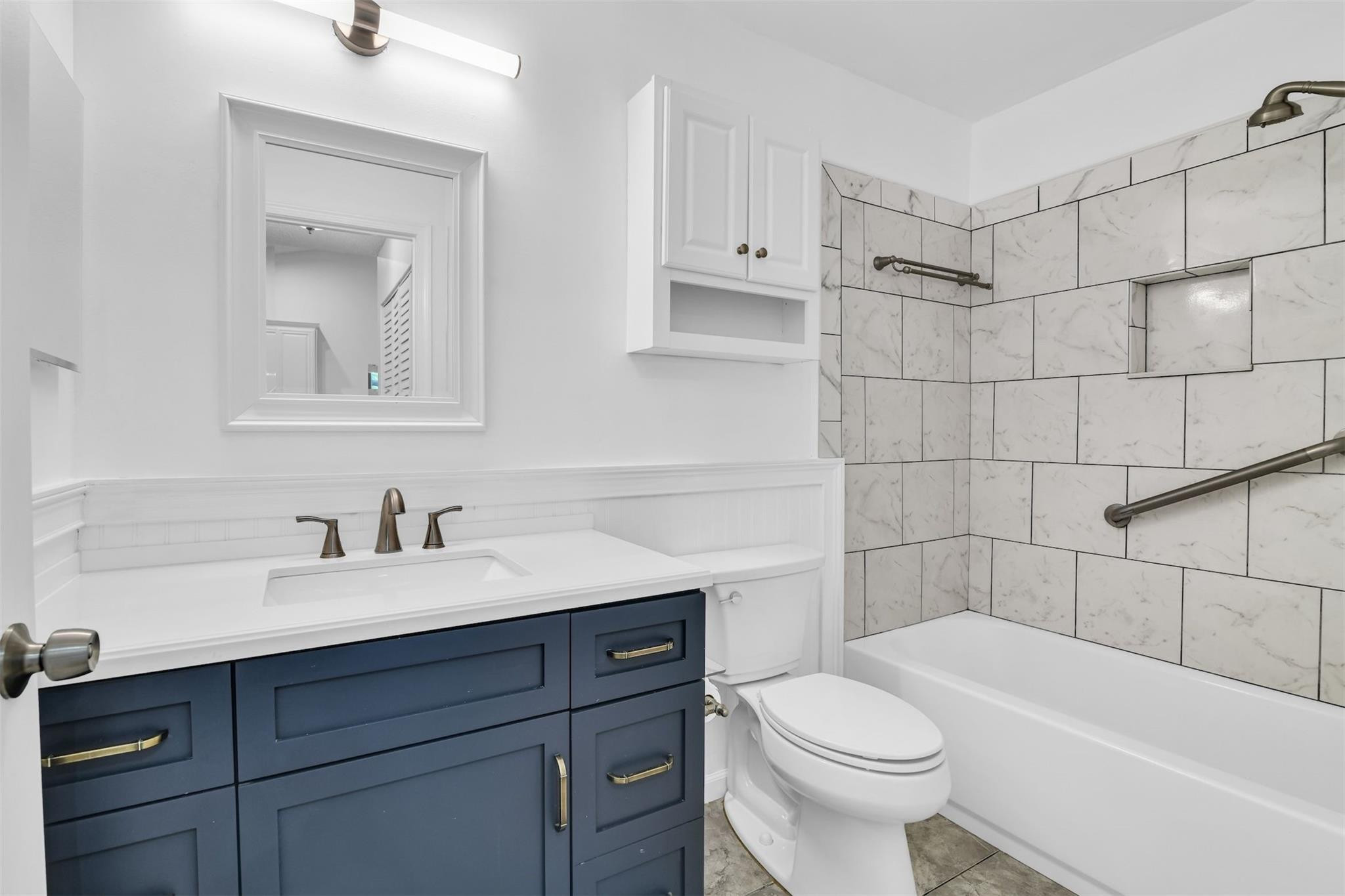 486 Hardwood Place Boca Raton, FL 33431 - Photo 17 of 48 Guest Bathroom