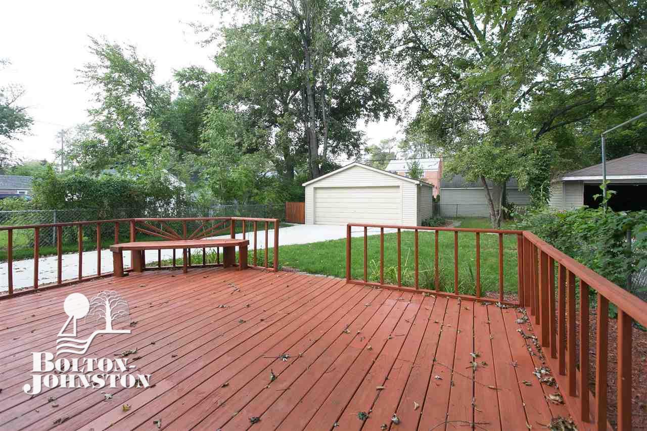 1386 Roslyn Road Grosse Pointe Woods, MI 48236 - Photo 23 of 23