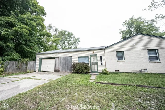 $1,050 | 2121 Euclid Drive, Anderson, IN 46011