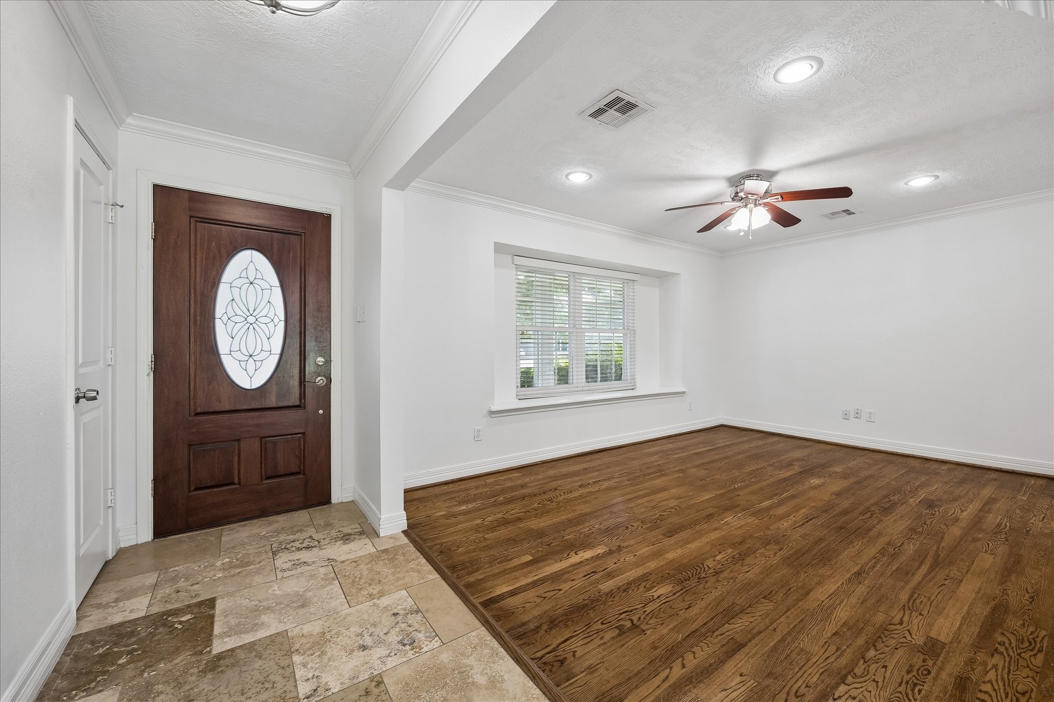 5019 Kinglet Street Houston, TX 77035 - Photo 3 of 24 Gracious foyer is flanked by dining room with gleaming hardwood floors, recessed lighting & crown molding.