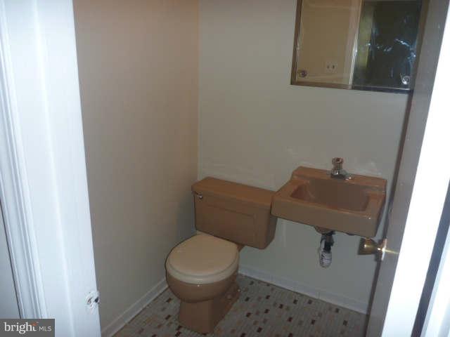 5516 Kempton Drive Springfield, VA 22151 - Photo 15 of 21 Bath- Upper Hall