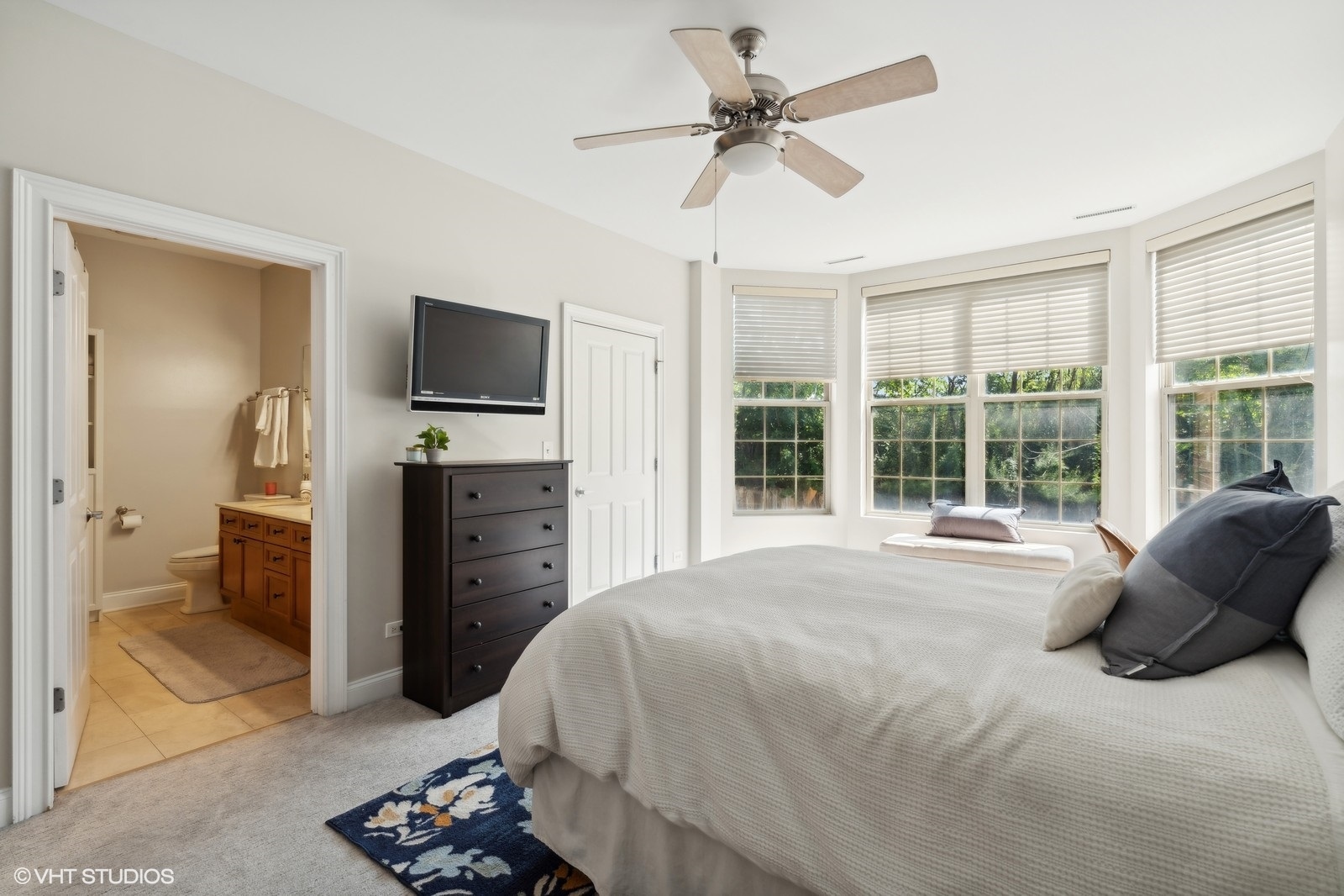 1801 West Addison Street, Unit 2E Chicago, IL 60613 - Photo 11 of 19 Gallery Image 11