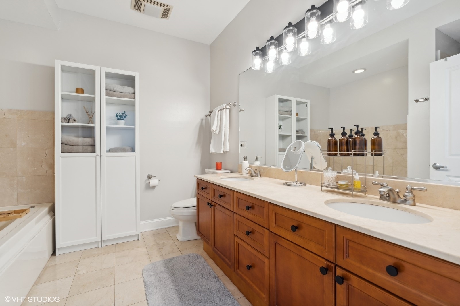 1801 West Addison Street, Unit 2E Chicago, IL 60613 - Photo 12 of 19 Gallery Image 12
