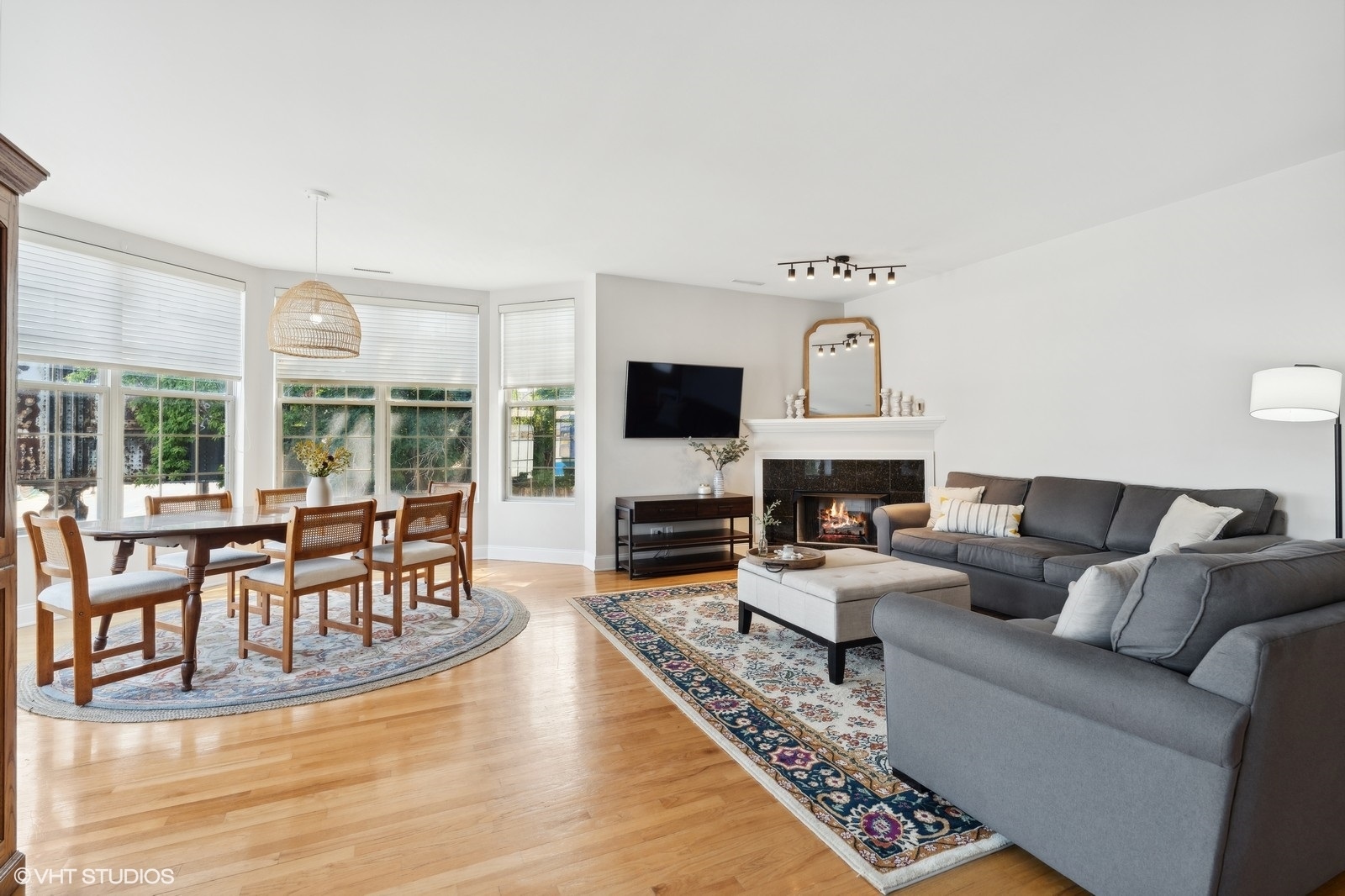 1801 West Addison Street, Unit 2E Chicago, IL 60613 - Photo 5 of 19 Gallery Image 5