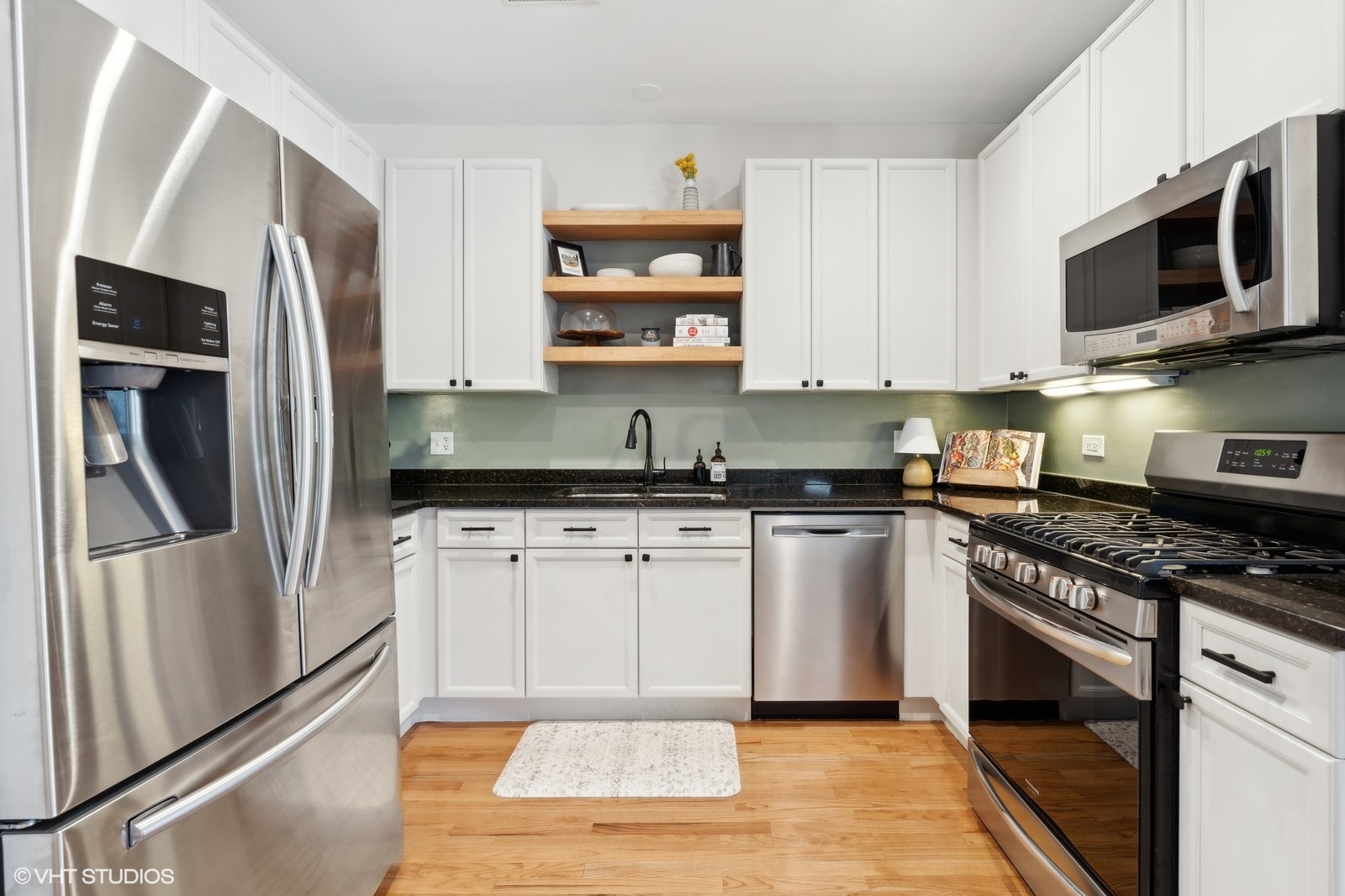 1801 West Addison Street, Unit 2E Chicago, IL 60613 - Photo 7 of 19 Gallery Image 7