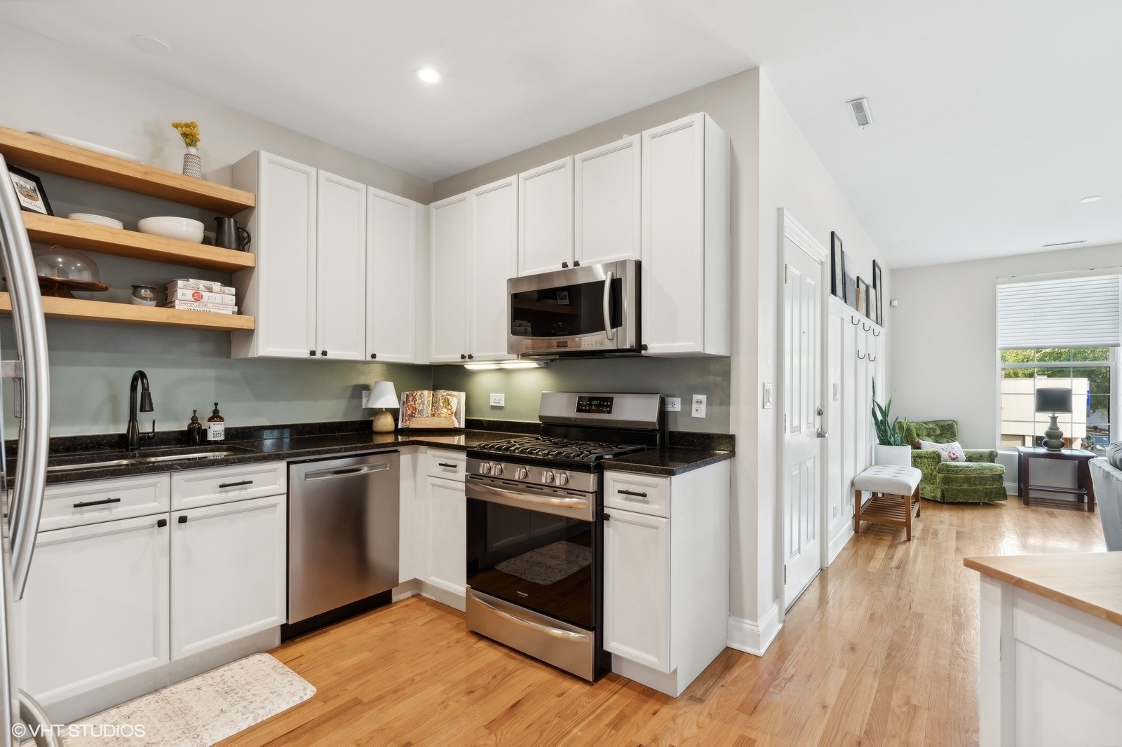 1801 West Addison Street, Unit 2E Chicago, IL 60613 - Photo 8 of 19 Gallery Image 8