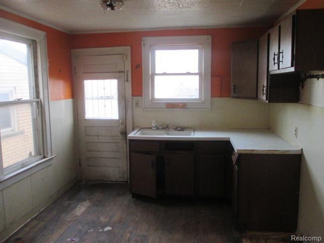 13 Forest Street River Rouge, MI 48218 - Photo 9 of 17 9-Kitchen.jpg
