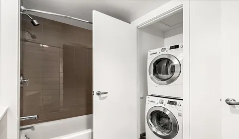 $3,585 | 99 Kneeland Street, Unit 2102, Boston, MA 02111