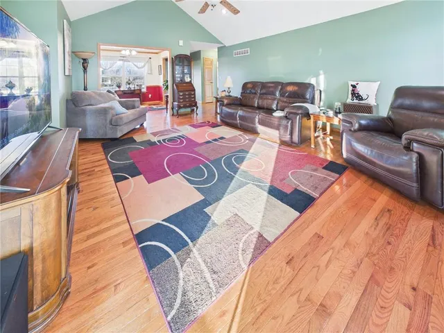 $400,000 | 12 Southwest 260th Road, Warrensburg, MO 64093