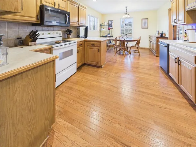 $400,000 | 12 Southwest 260th Road, Warrensburg, MO 64093