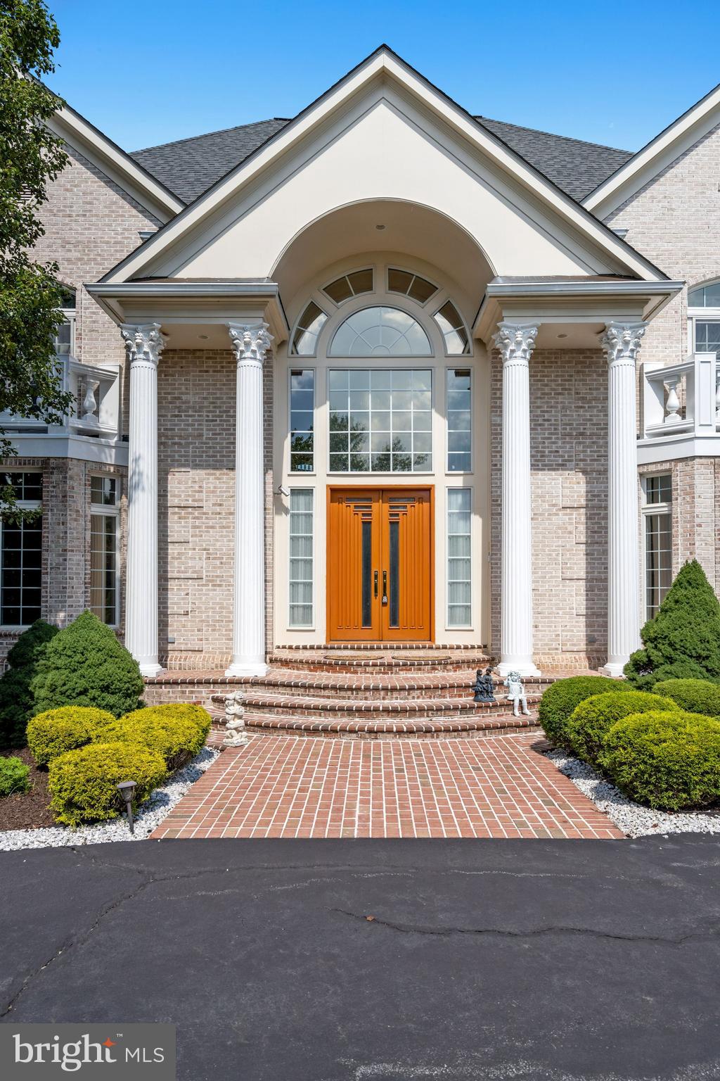 12705 Greenbriar Road Potomac, MD 20854 - Photo 8 of 94 Gallery Image 8