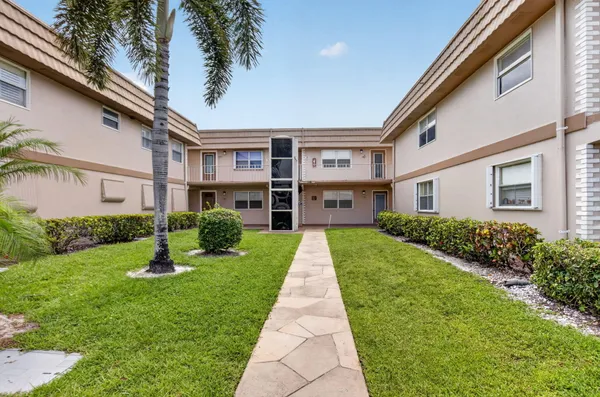 $1,500 | 11 Brittany Lane, Delray Beach, FL 33446