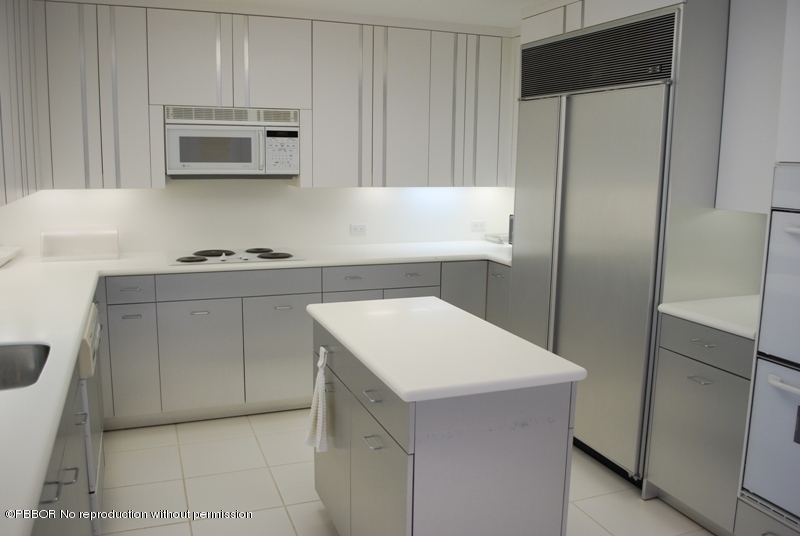 2155 Ibis Isle Road, Unit TW Palm Beach, FL 33480 - Photo 8 of 12 Kitchen
