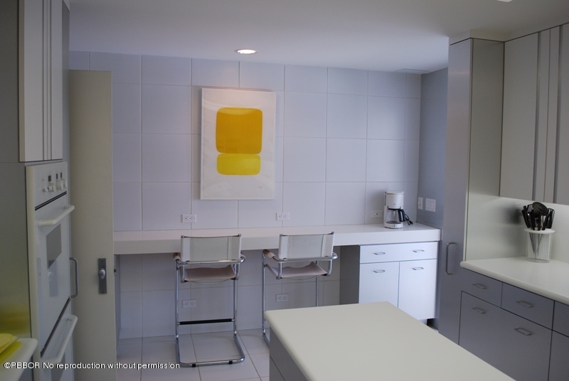 2155 Ibis Isle Road, Unit TW Palm Beach, FL 33480 - Photo 9 of 12 Kitchen